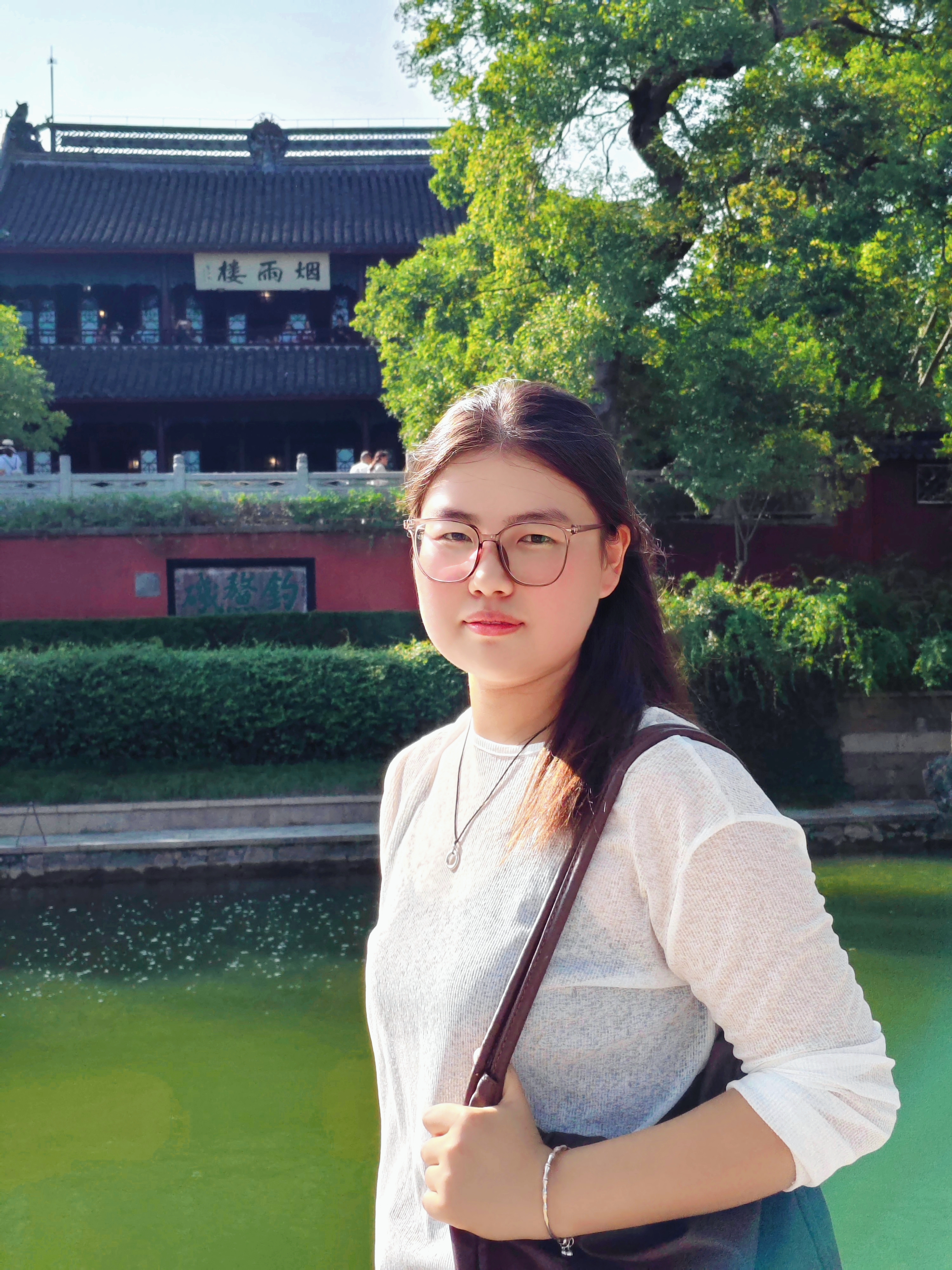 张婷的个人照片